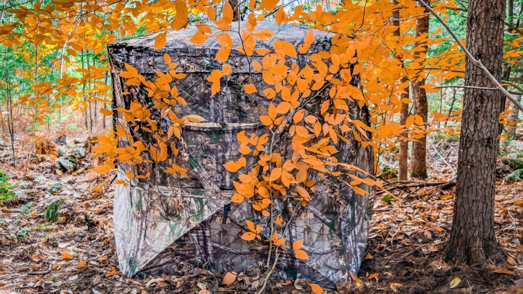 Ground blind with excellent camouflage